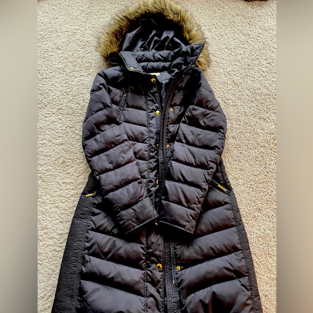 Michael Kors long puffer jacket w/ faux fur hood. Size Small.